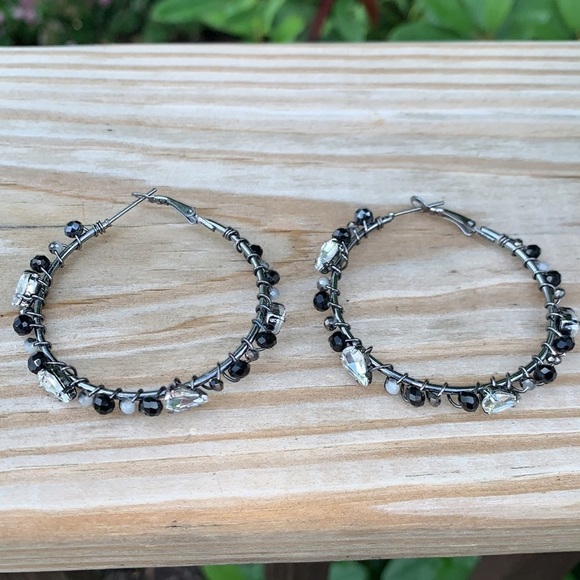 Handcrafted hoop earrings with crystals and beads - Picture 4 of 7
